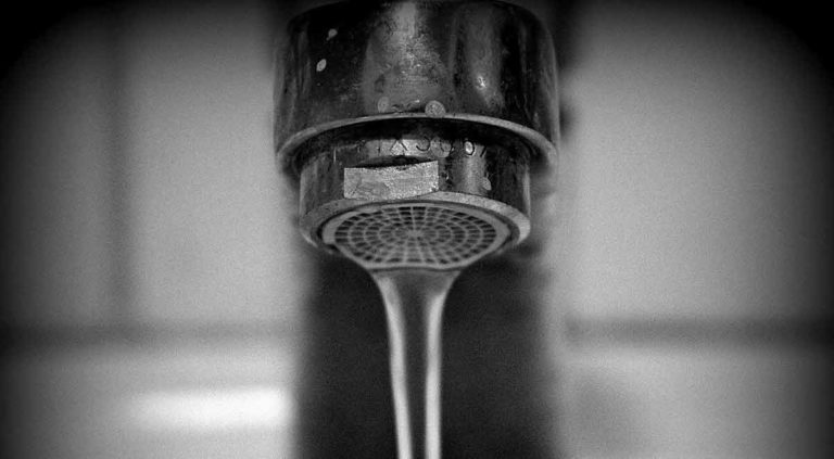 Sterilisation der Bevölkerung durch Trinkwasser – Verschwörungstheorie?
