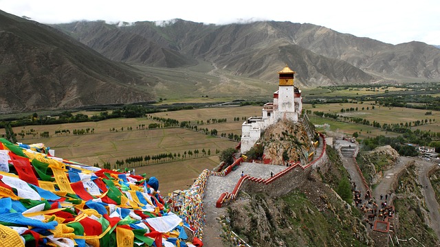 tempel tibet kloster buddhismus meditation beten